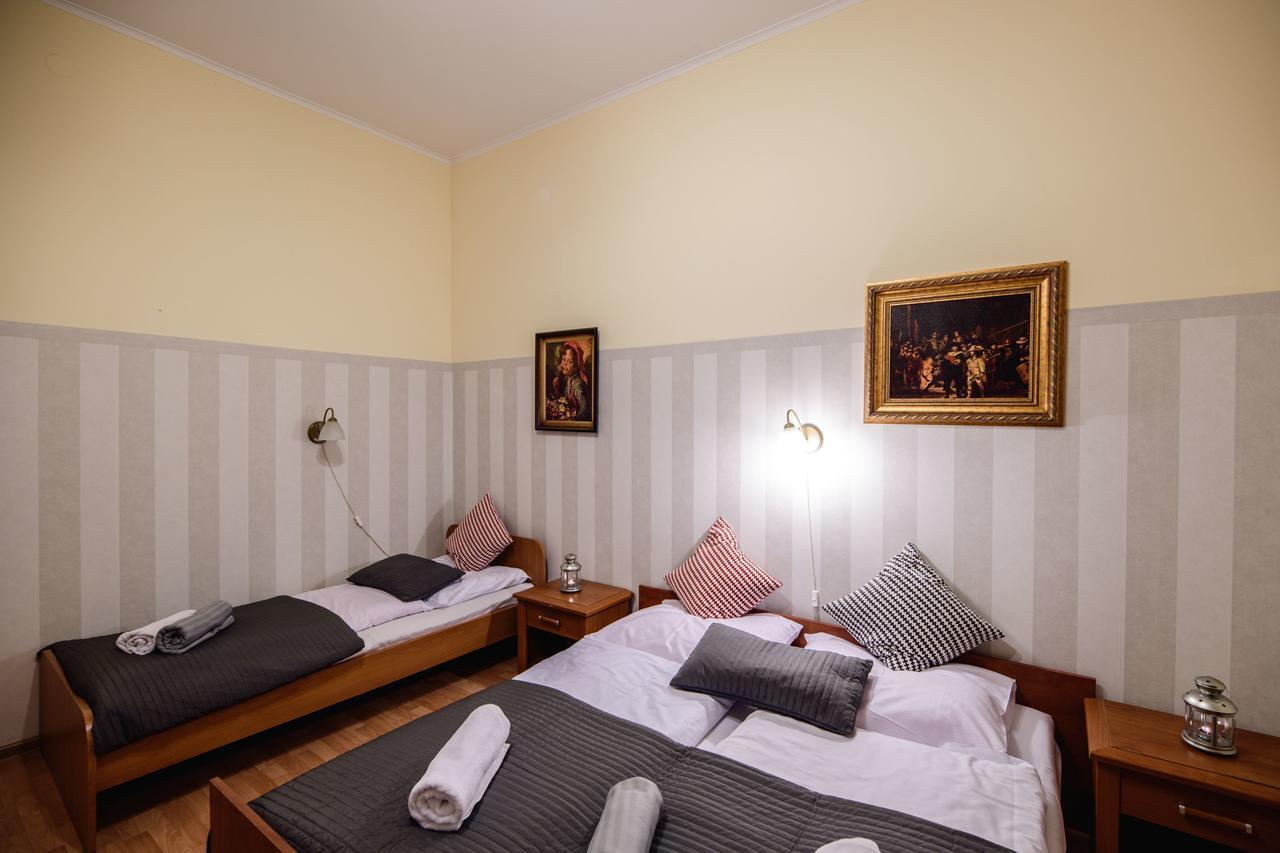 Golden Lion Guest Rooms Szewska 19 Cracovia Esterno foto