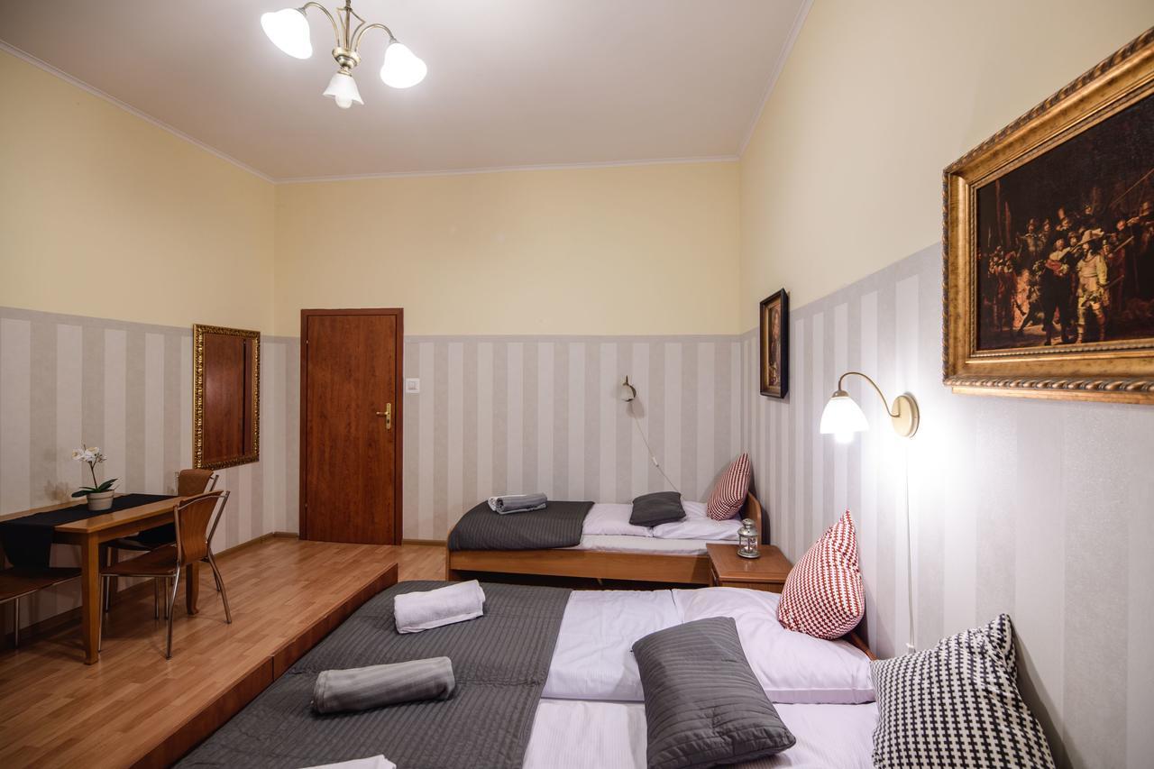 Golden Lion Guest Rooms Szewska 19 Cracovia Esterno foto