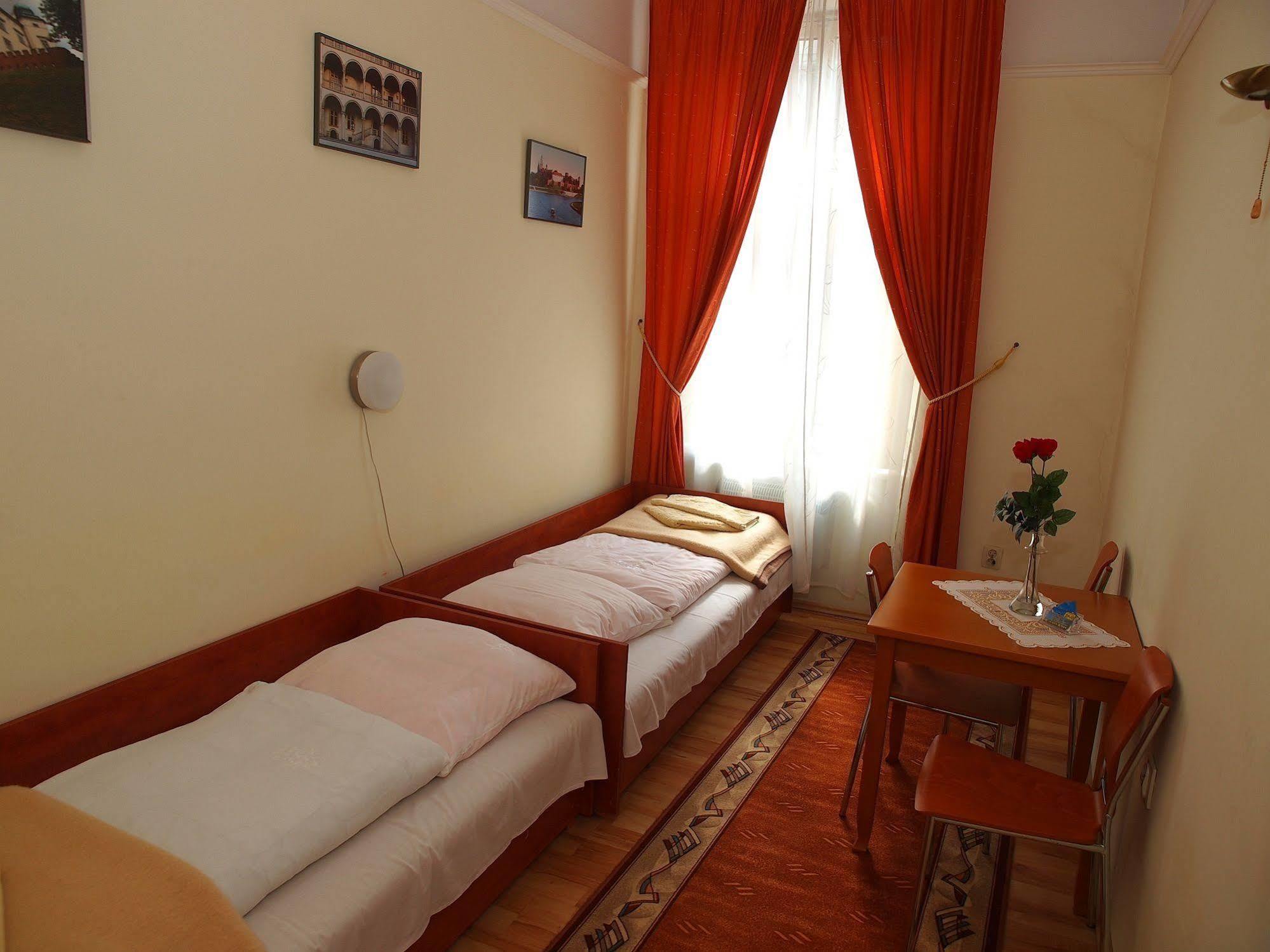 Golden Lion Guest Rooms Szewska 19 Cracovia Esterno foto