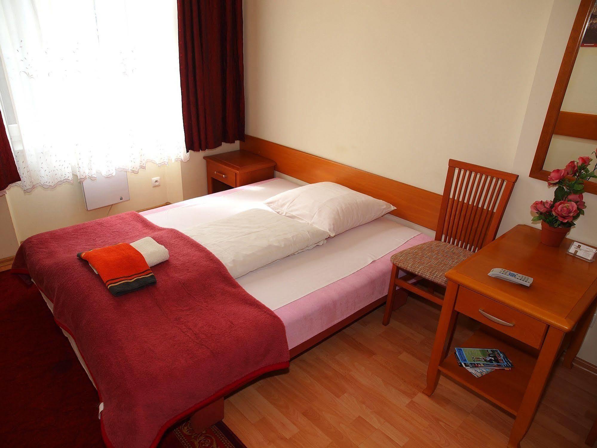 Golden Lion Guest Rooms Szewska 19 Cracovia Esterno foto